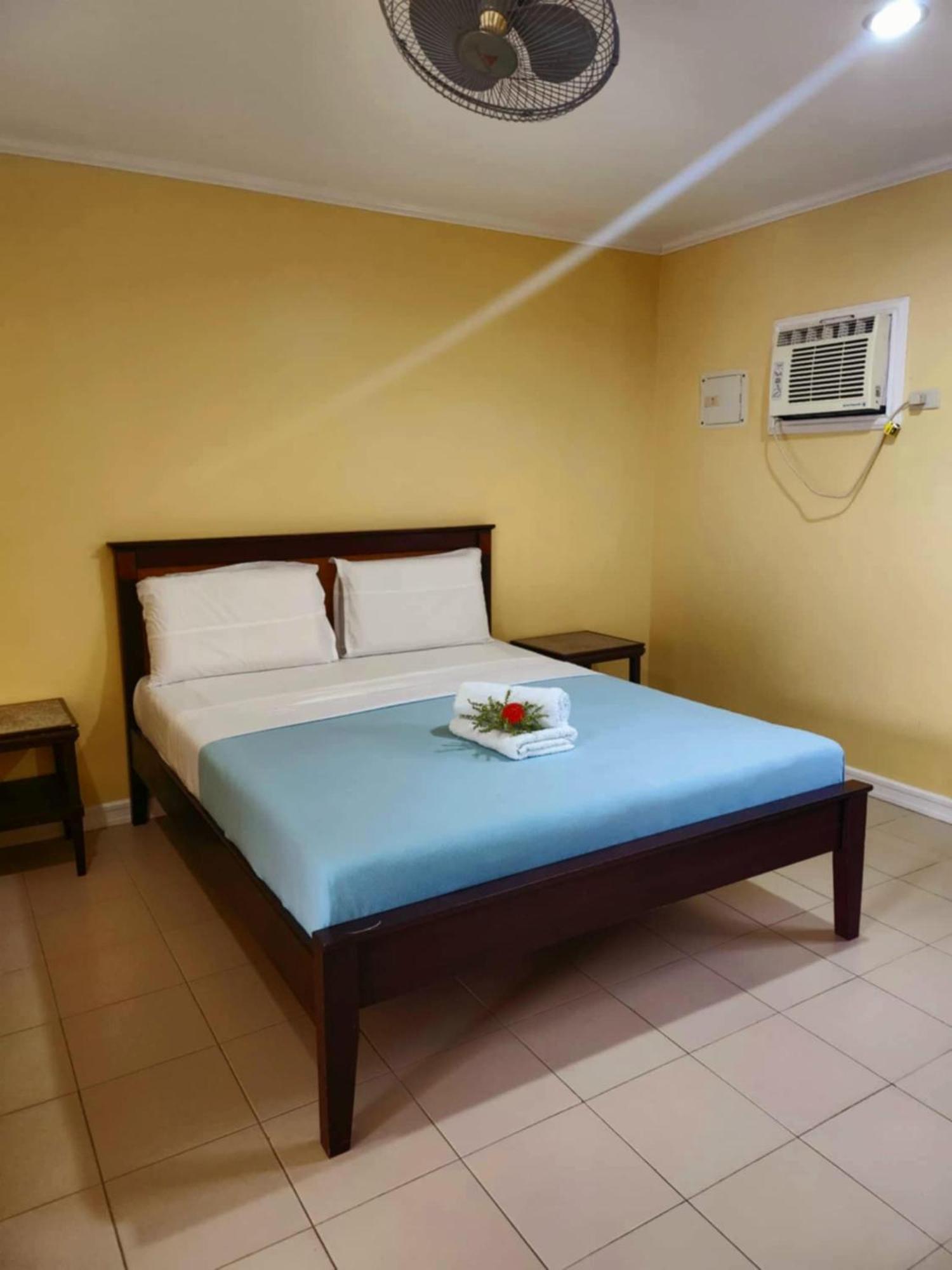 Villa Del Pueblo Inn Panglao Exterior photo
